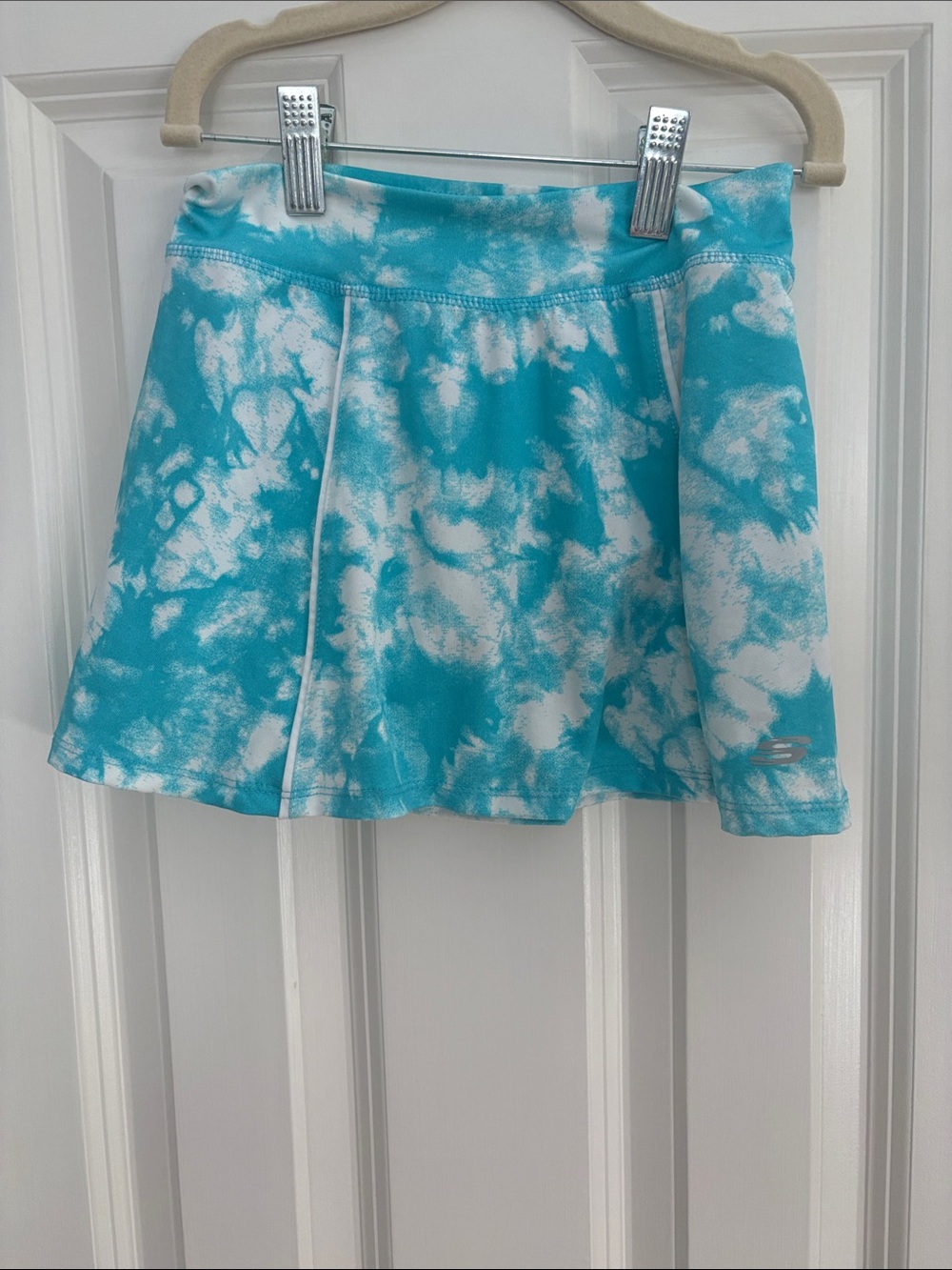 Skechers girls Athletic golf/tennis Tie-Dye Blue & White skirt with shorts